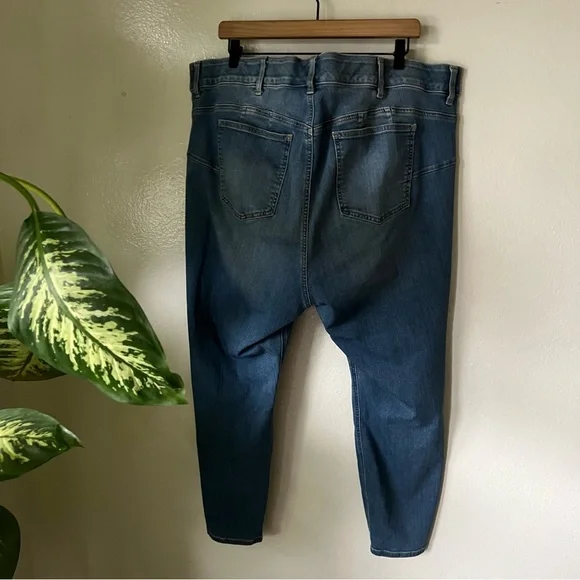 Torrid | Short Bombshell Skinny Premium Stretch High-Rise Jean - Picture 4 of 7